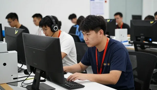 贵州元素色彩幕墙装饰有限公司构建专业广告传媒视频拍摄体系
